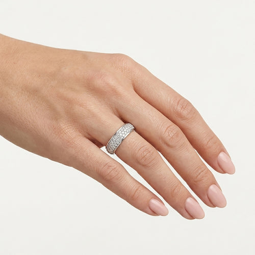 White gold diamond pavé ring