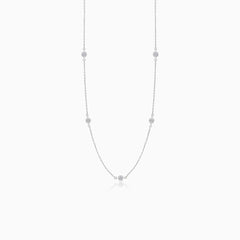 White gold necklace with round diamond