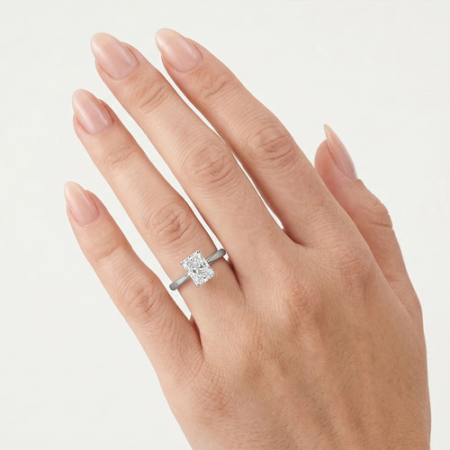 Solitérní prsten s radiant brusem diamantu