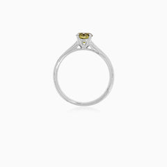 Zásnubní prsten se žlutým diamantem a postranními diamanty