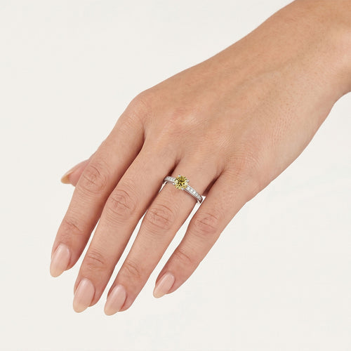 Zásnubní prsten se žlutým diamantem a postranními diamanty