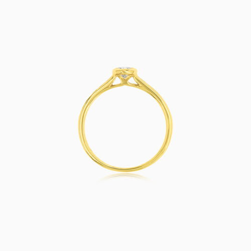 Round diamond yellow gold engagement ring