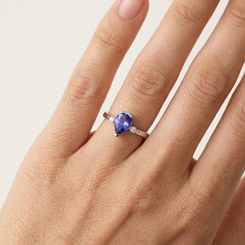 Prsten z bílého zlata s tanzanitem a diamanty