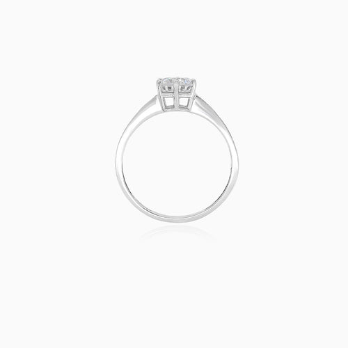 Klassischer Ring aus Weißgold mit Zirkonia