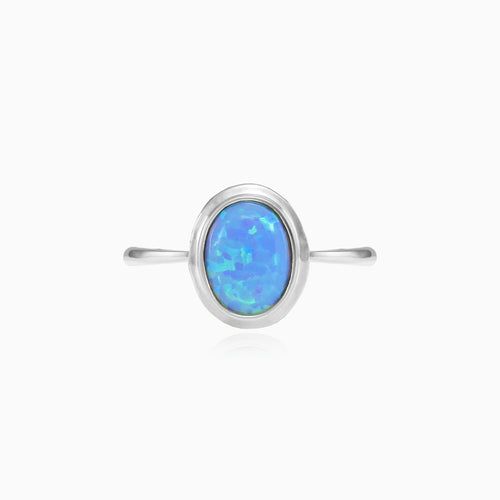 Anillo de oro blanco con ópalo azul corte ovalado