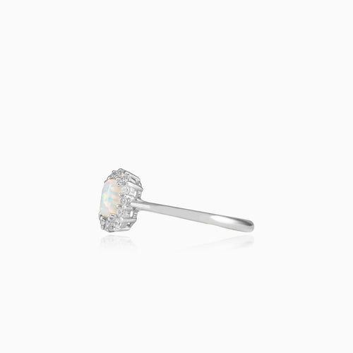 Anillo Royal de oro blanco con ópalo y circonitas cúbicas