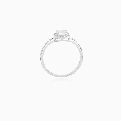 Weißgold-Ring mit smaragdgeschliffenem Zirkonia