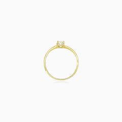 Yellow gold ring with 4-prong setting