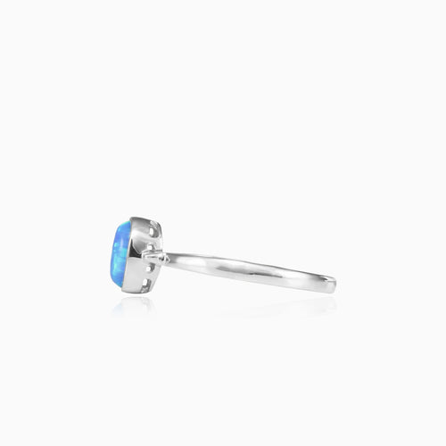 Anillo solitario sencillo de ópalo azul