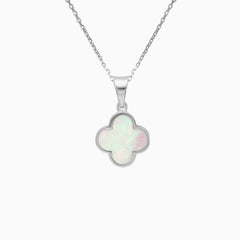 White Gold Clover Pendant With Mother-Of-Pearl