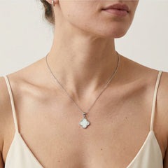 White Gold Clover Pendant With Mother-Of-Pearl