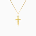Klasický přívěsek křížek s crucifixem ze žlutého zlata.