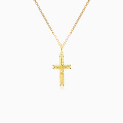 Klasický přívěsek křížek s crucifixem ze žlutého zlata.