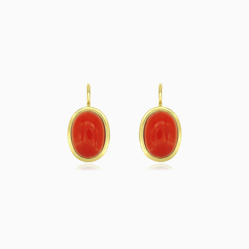 Elegante Ohrhänger aus Gelbgold mit Korallen-Cabochon