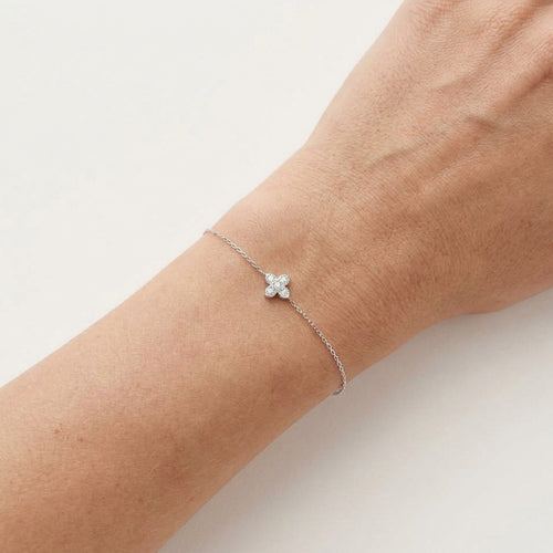 White gold clover bracelet with a diamond