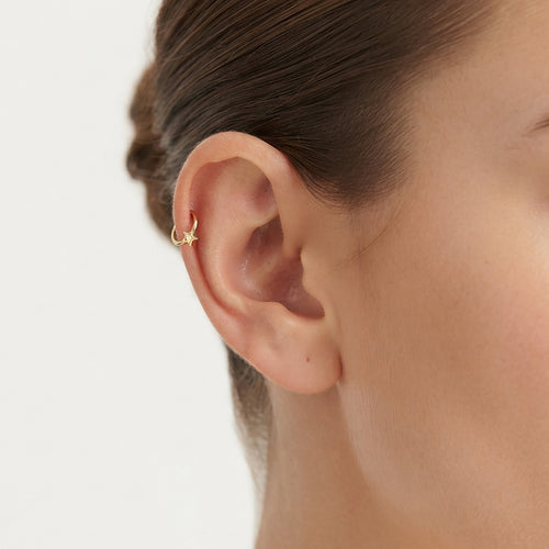 Kruhový piercing ze žlutého zlata s hvězdou a zirkonem