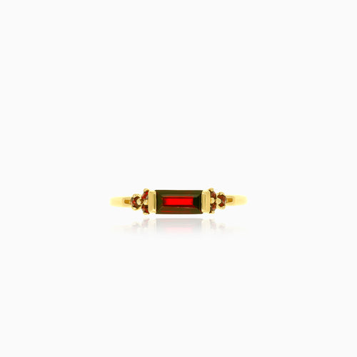 Goldring mit runden und rechteckigen Granaten