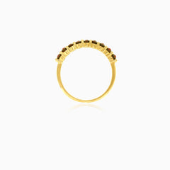Bague classique en grenat et or jaune