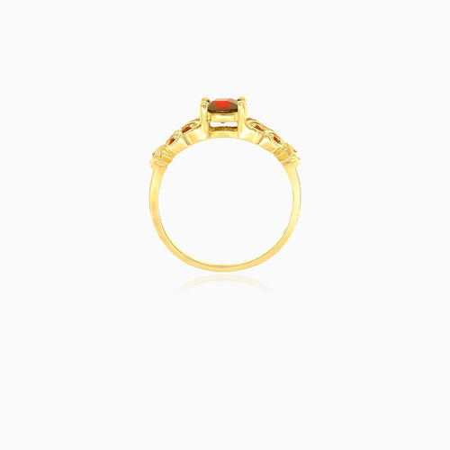 Eleganter Ring aus Gelbgold mit rundem Granat