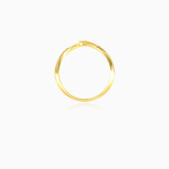 Anillo en forma de V con granate