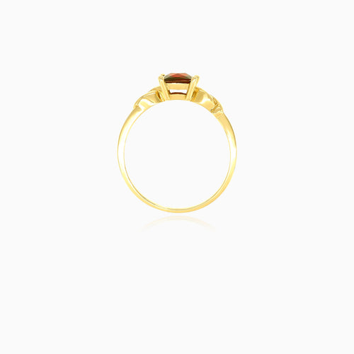 Stylischer Ring aus Gelbgold mit Solitär-Garnet