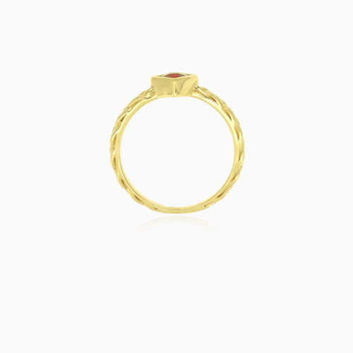 Anillo simple de oro amarillo con granate solitario