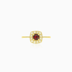 Einfacher Ring aus königlichem Gelbgold mit Granat