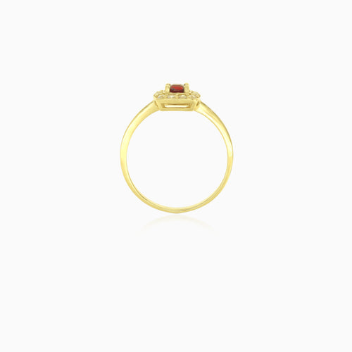 Einfacher Ring aus königlichem Gelbgold mit Granat
