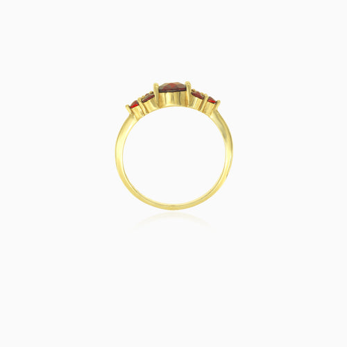 Gelbgoldring mit rund geschliffenen Granaten