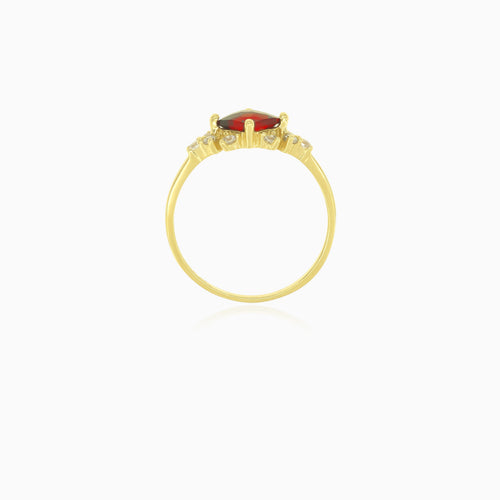 Stilvoller Goldring mit Granat und Zirkonia