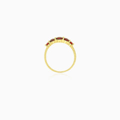 Stilvoller Gelbgold-Ring mit Granaten