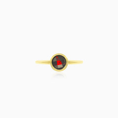 Schlichter Gelbgoldring mit Solitär-Granat