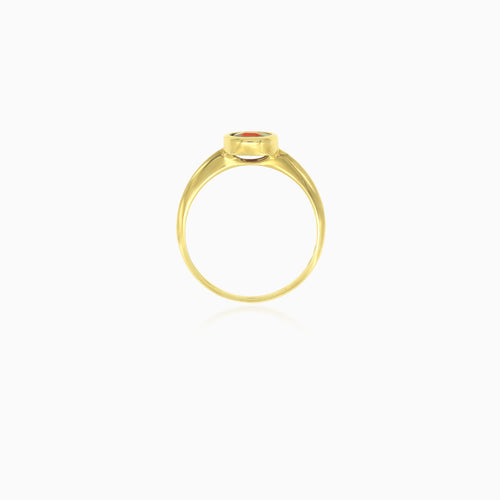 Schlichter Gelbgoldring mit Solitär-Granat