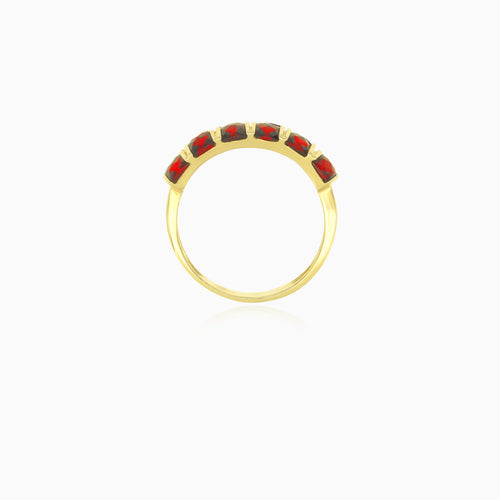 Gelbgoldring mit zwei Reihen Granate