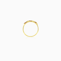 Anillo elegante de granate con cortes y piedras mixtas