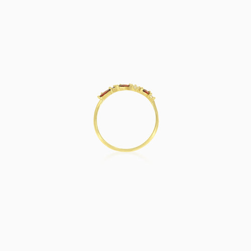 Anillo elegante de granate con cortes y piedras mixtas