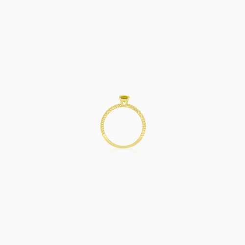 Bague élégante en or avec moldavite taille ronde