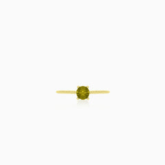 Bague élégante en or avec moldavite taille ronde