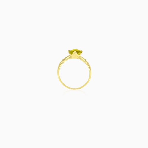 Ring aus Gelbgold mit herzförmigem Moldavit