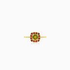 Bague en or jaune avec moldavite ronde et grenat.