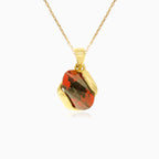 Oval garnet pendant in yellow gold