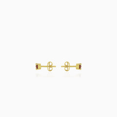 Yellow gold stud earrings with round garnet