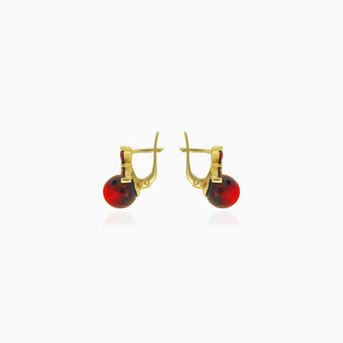 Interesting design yellow gold garnet earrings
