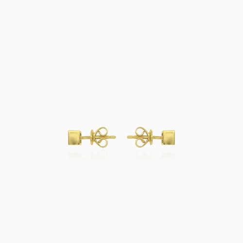 Simple yellow gold stud earrings with solitaire garnet