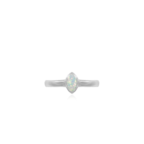Ring aus Sterlingsilber mit ovalem weißem Opal