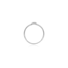 Anillo de plata de ley con ópalo blanco en forma ovalada