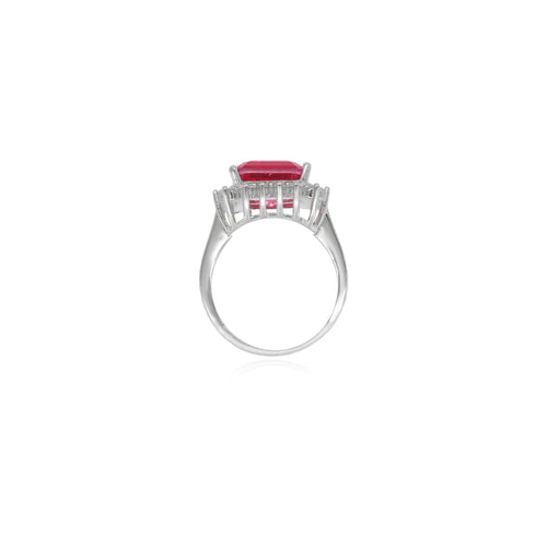 Anillo de plata de ley con rubí corte esmeralda