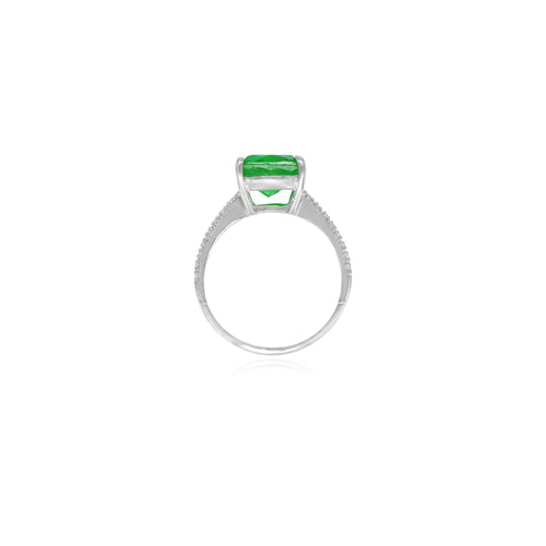 Ring aus Sterlingsilber mit oval geschliffenem Smaragd