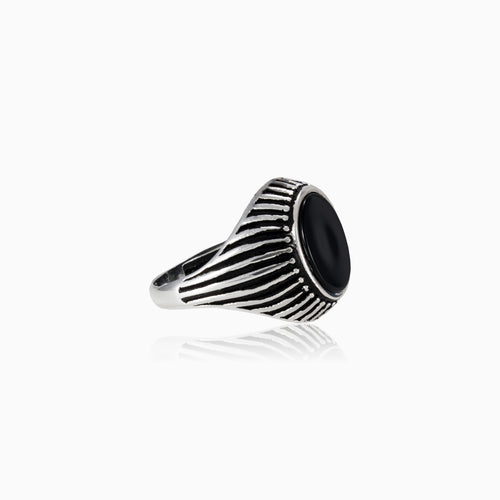 Oval onyx men ring with side line detailing