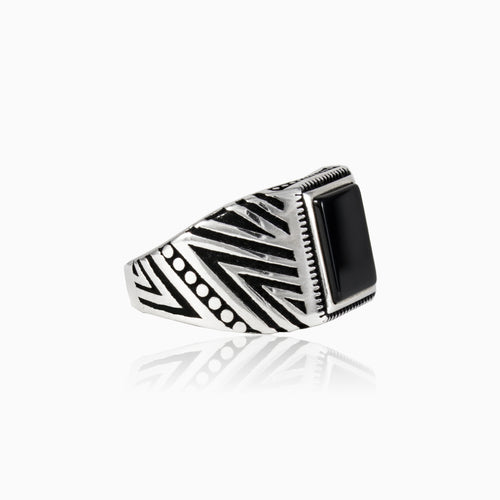 Square emerald onyx men ring with side line details